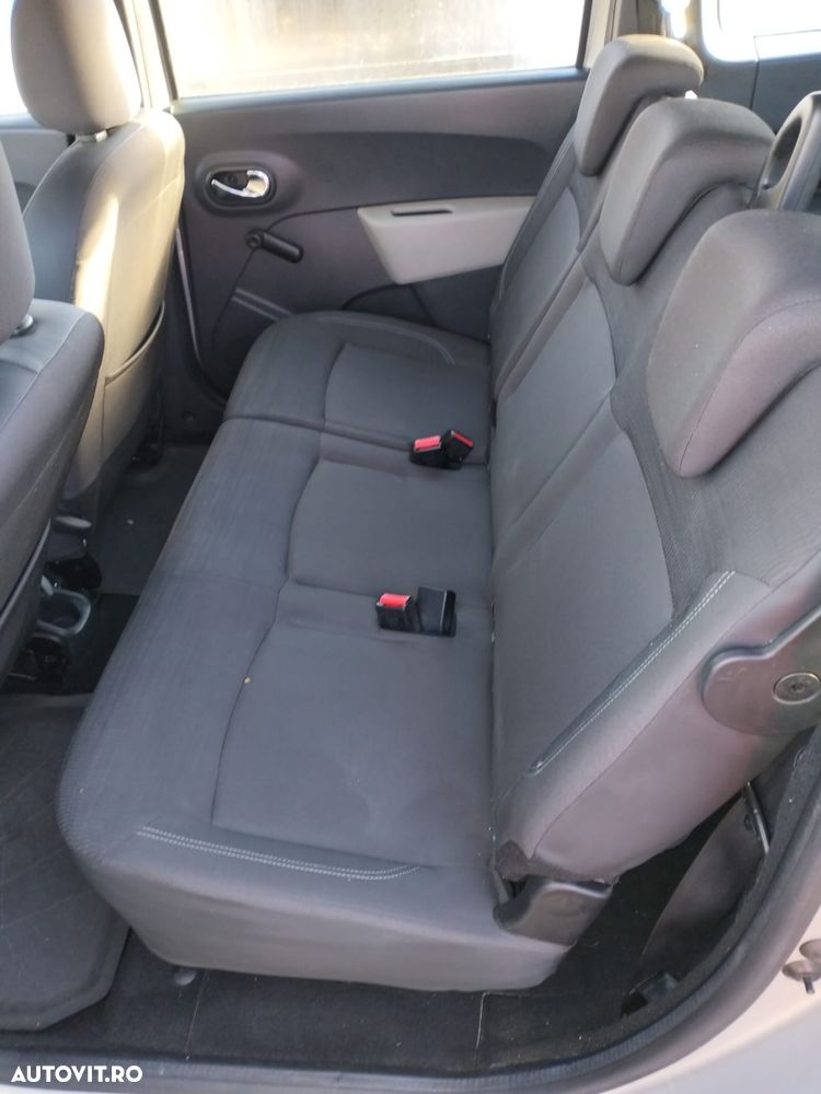 Dacia Lodgy dCi 110 Celebration - 12