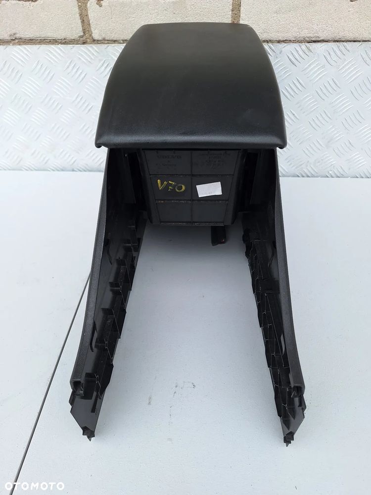 PODŁOKIETNIK TUNEL VOLVO V70 - 2