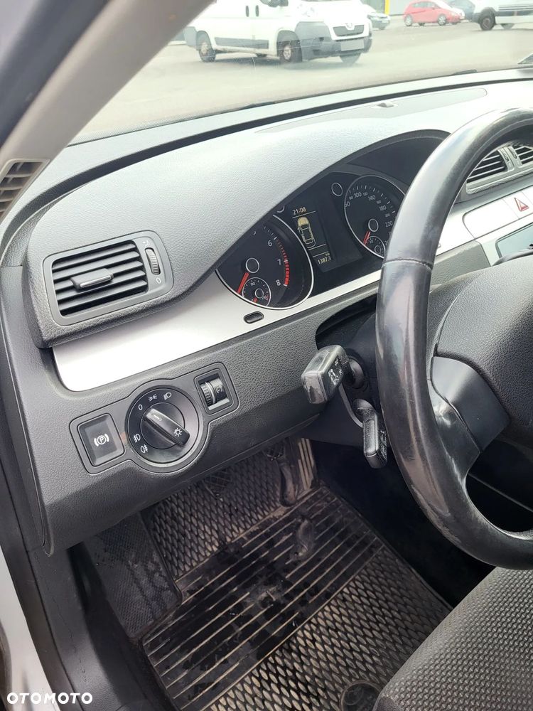 Volkswagen Passat 1.8 TSI Trendline - 16