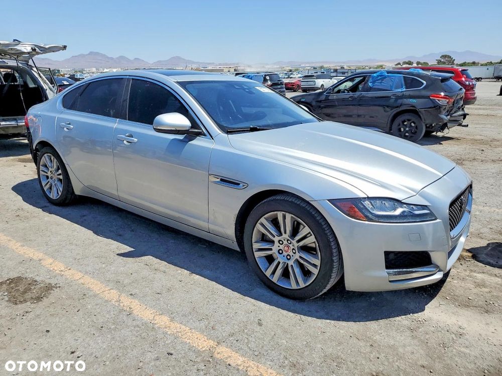 Jaguar XF - 5