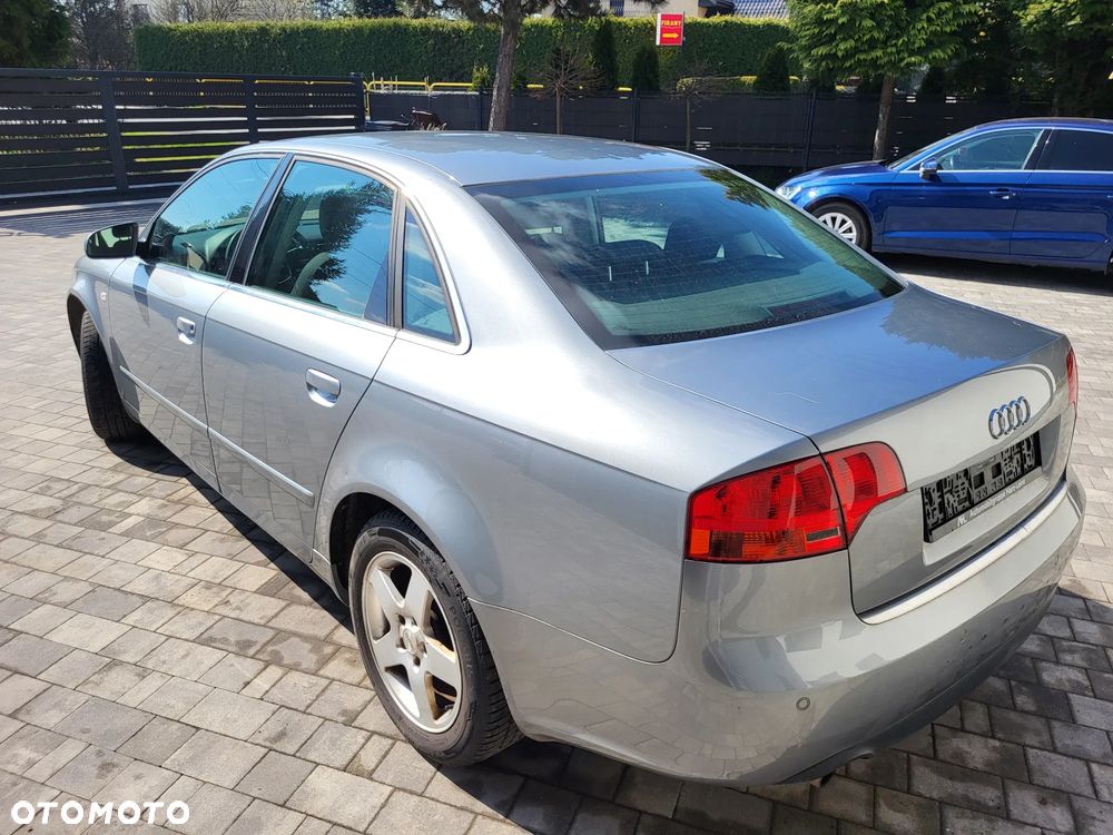 Audi A4 Limousine - 5