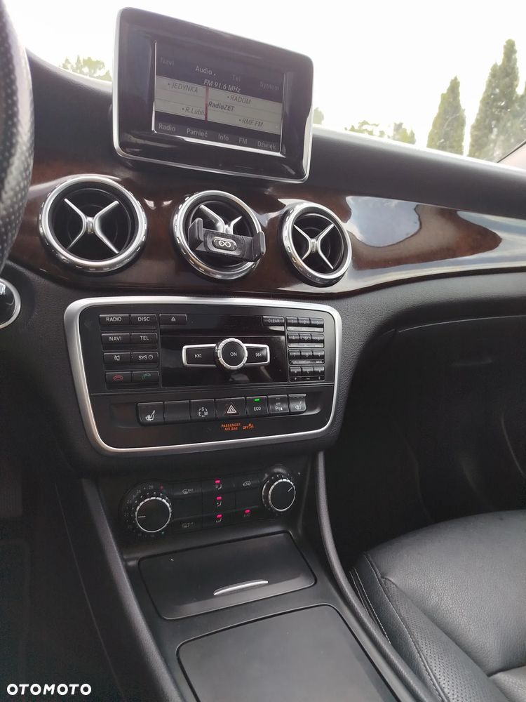 Mercedes-Benz GLA - 12