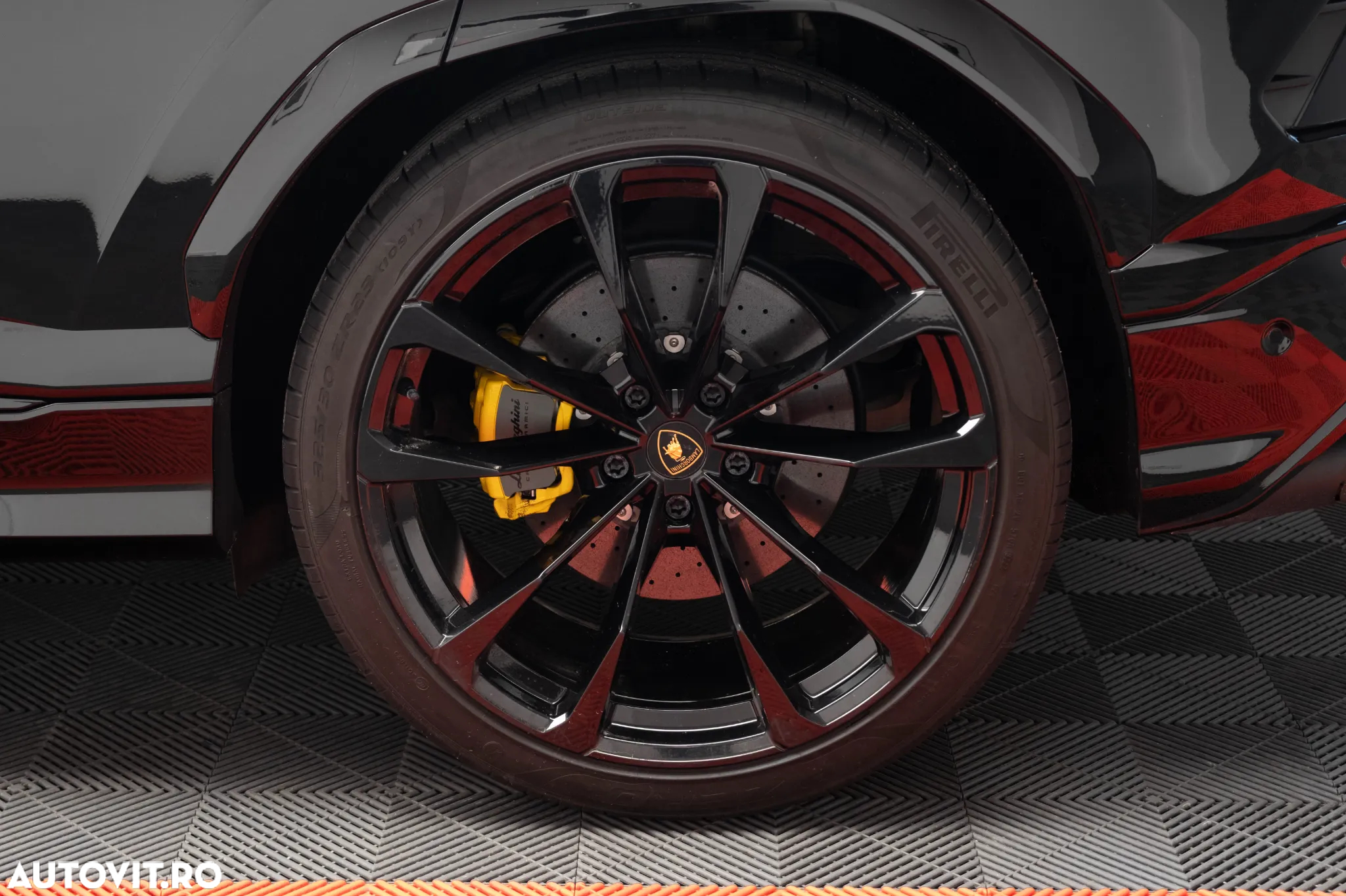 Lamborghini URUS Standard - 13
