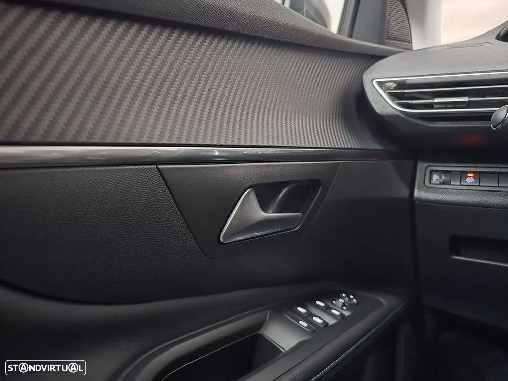 Peugeot 5008 1.2 PureTech Allure EAT8 - 32