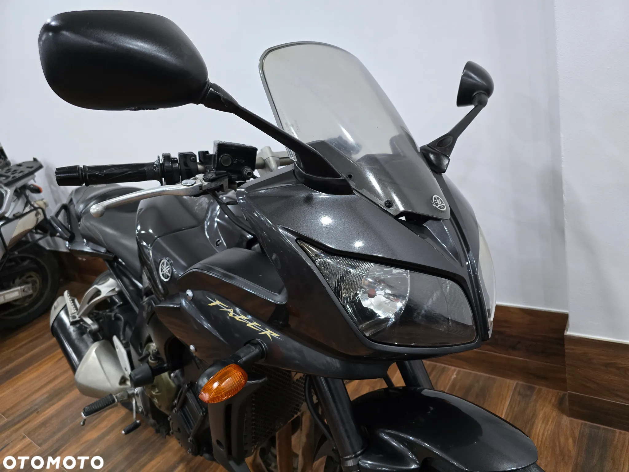Yamaha FZ - 8