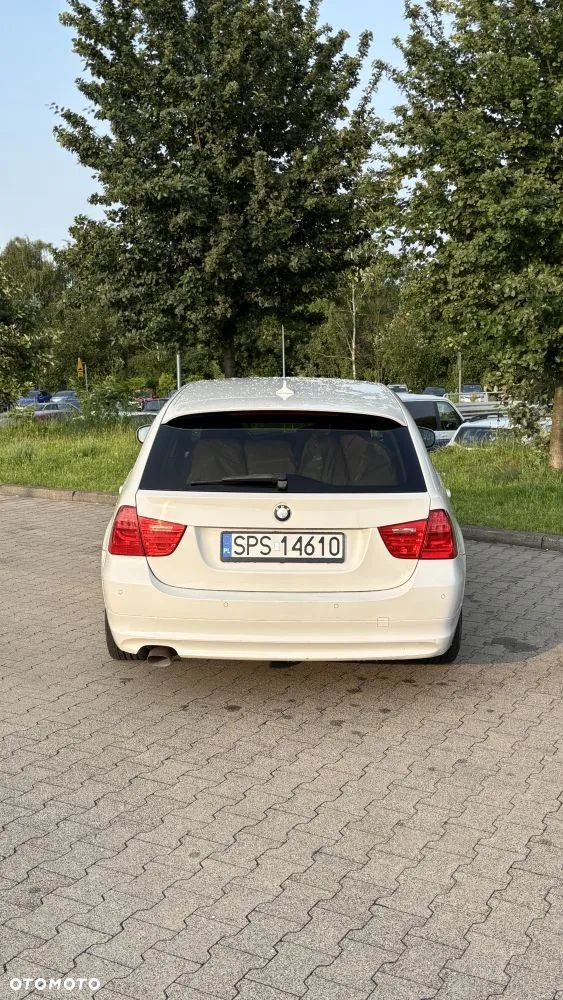 BMW Seria 3 318d Touring - 10