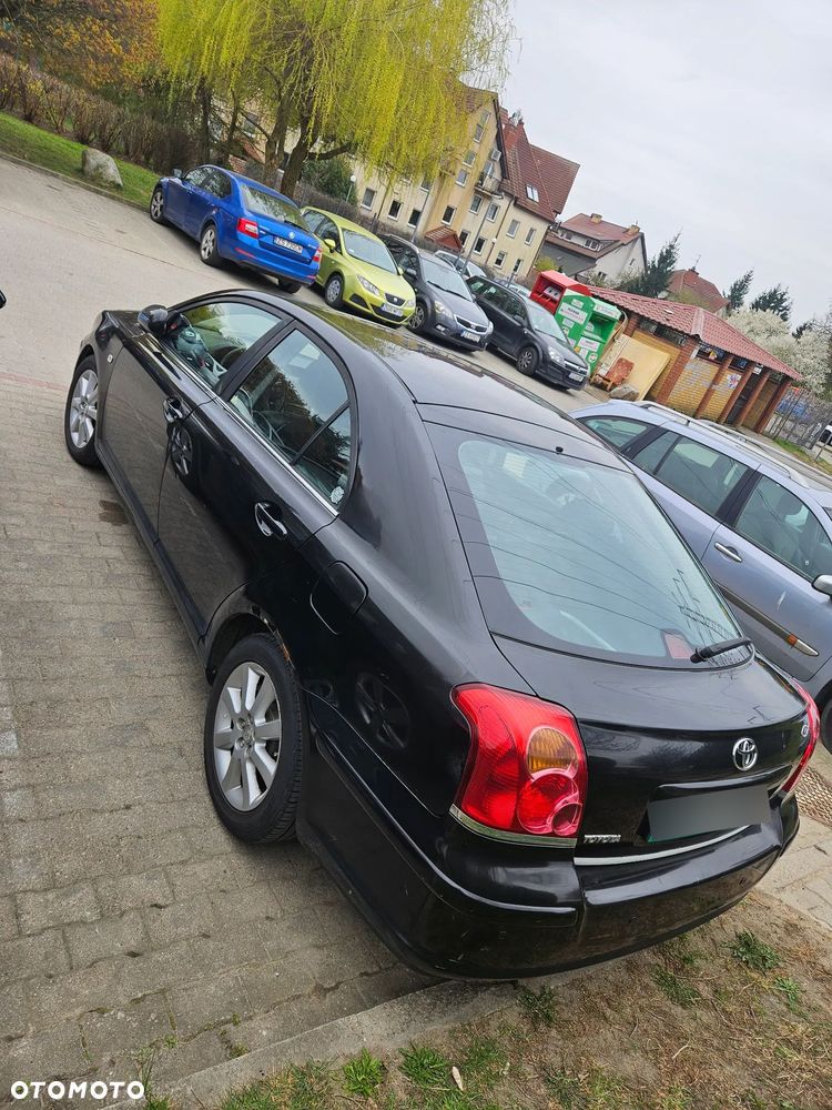 Toyota Avensis 2.0 VVT-i Executive - 4