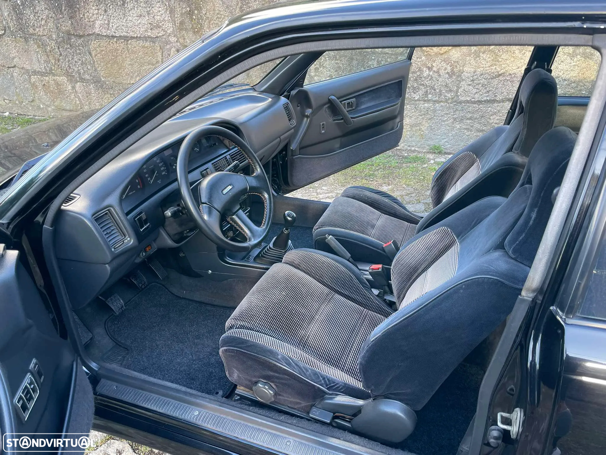 Toyota Corolla GT-i 16 - 15