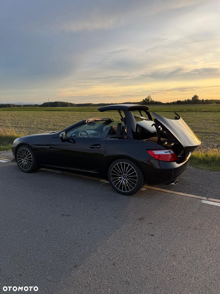 Mercedes-Benz SLK 200 CGI - 10