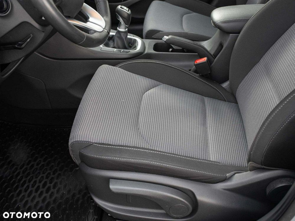 Hyundai i30 1.5 DPI Classic + - 12