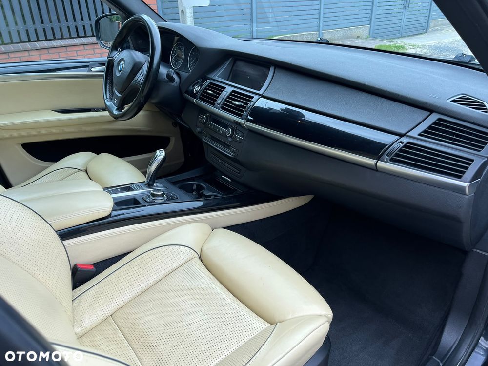 BMW X5 xDrive48i - 12