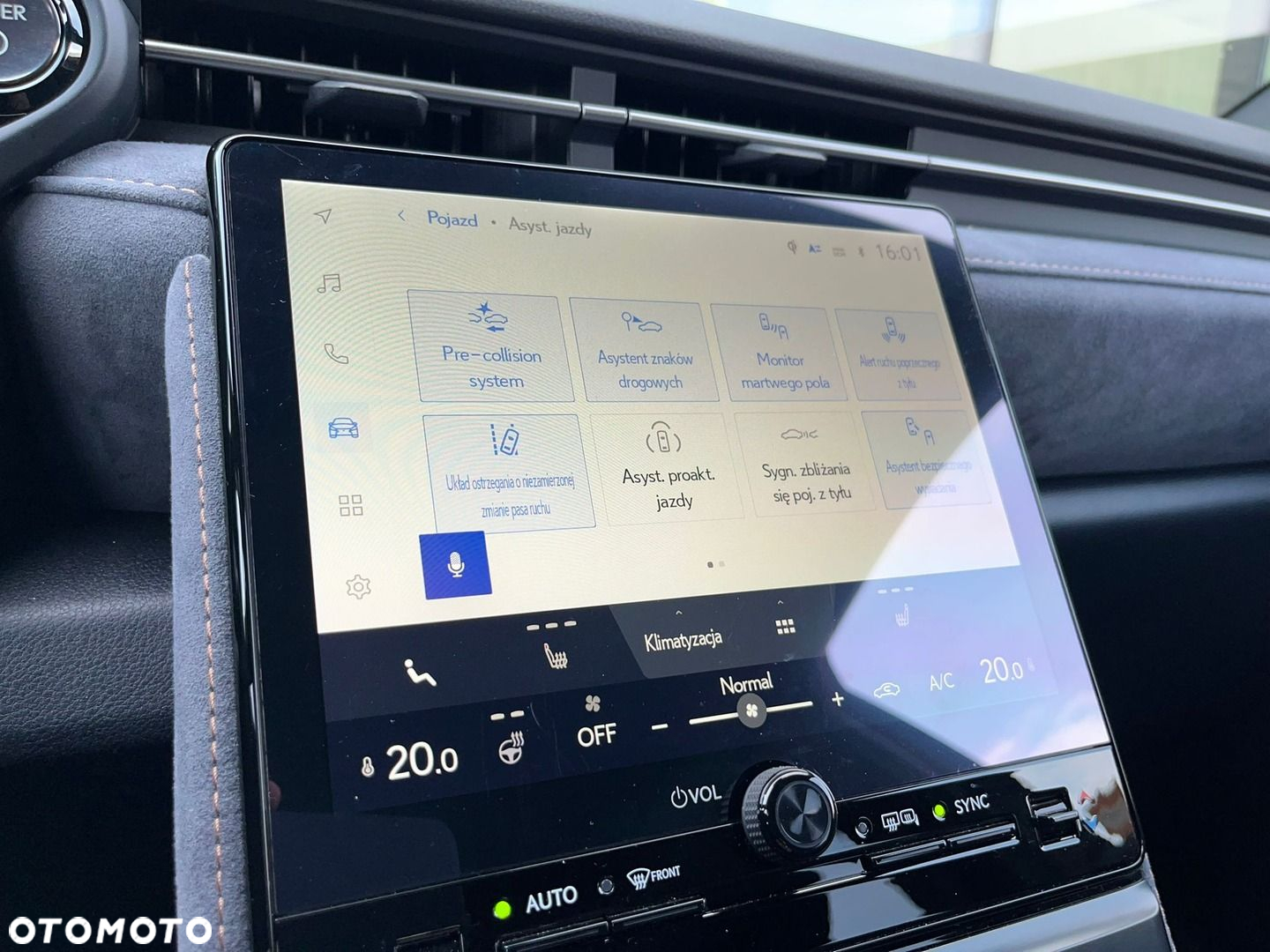Lexus LBX 1.5 Hybrid Cool - 22