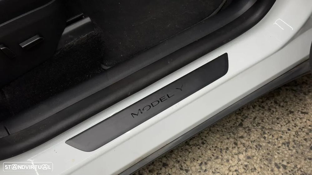 Tesla Model Y Long Range Dual Motor AWD - 19
