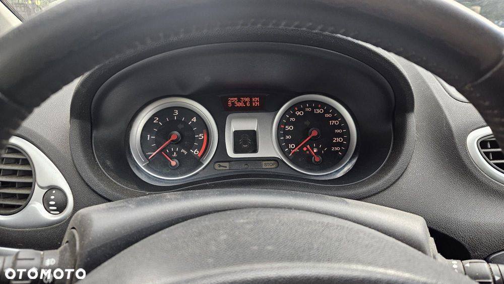 Renault Clio - 8