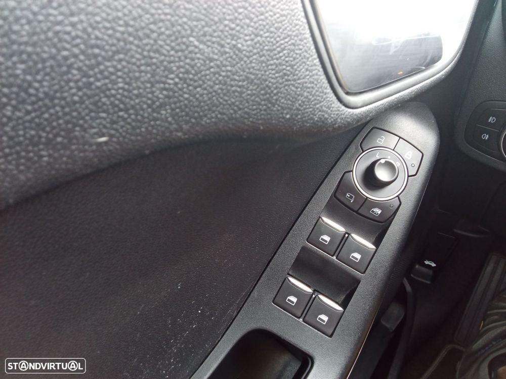 Ford Fiesta 1.0 EcoBoost Titanium - 25