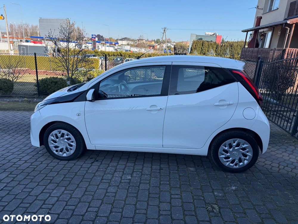 Toyota Aygo x-play connect - 2