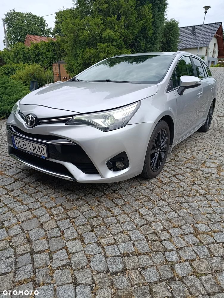 Toyota Avensis 2.0 D-4D Premium - 1