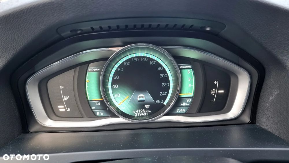 Volvo V60 D4 Momentum - 26