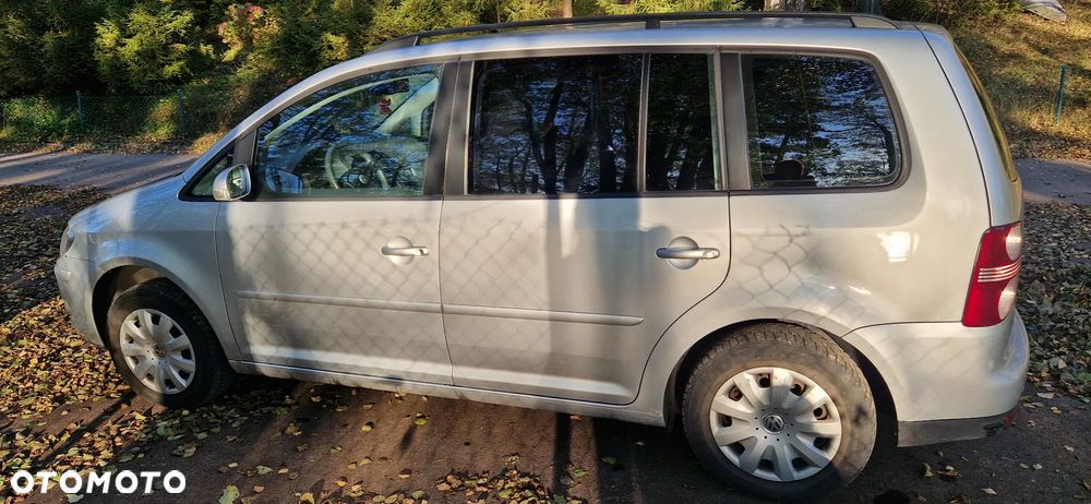 Volkswagen Touran 2.0 TDI Highline DSG - 4