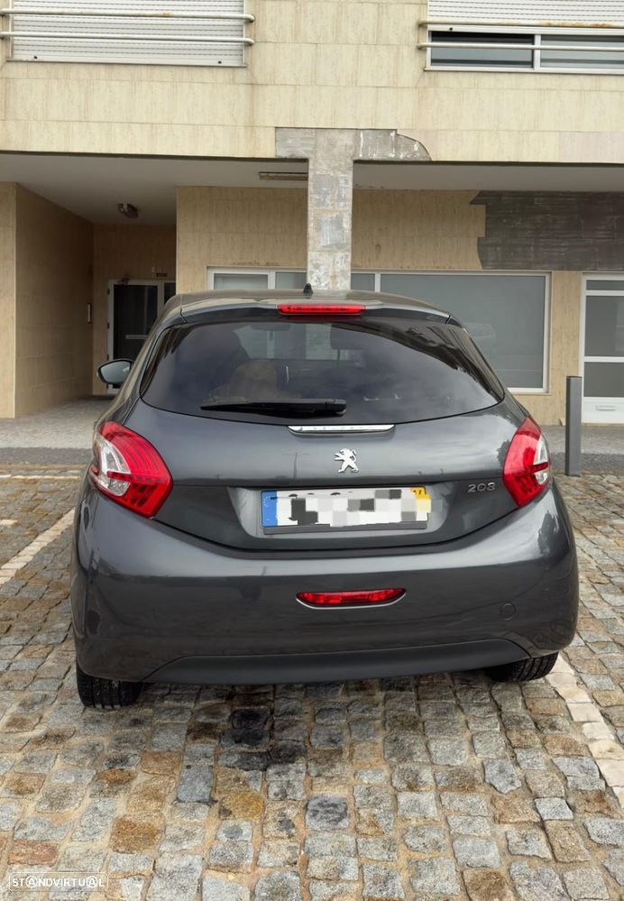 Peugeot 208 2014 photo 3