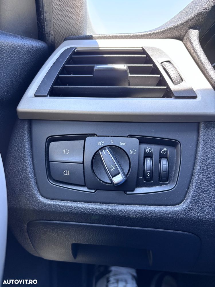 BMW Seria 3 320d Aut. - 12