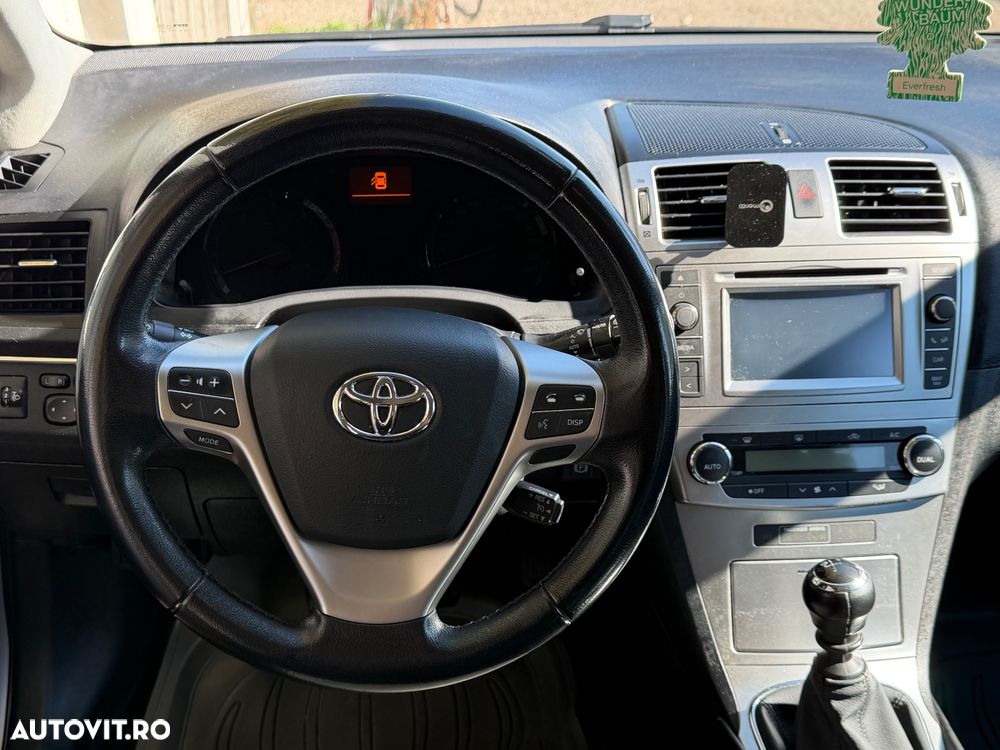 Toyota Avensis 2.0 D-4D Executive - 9