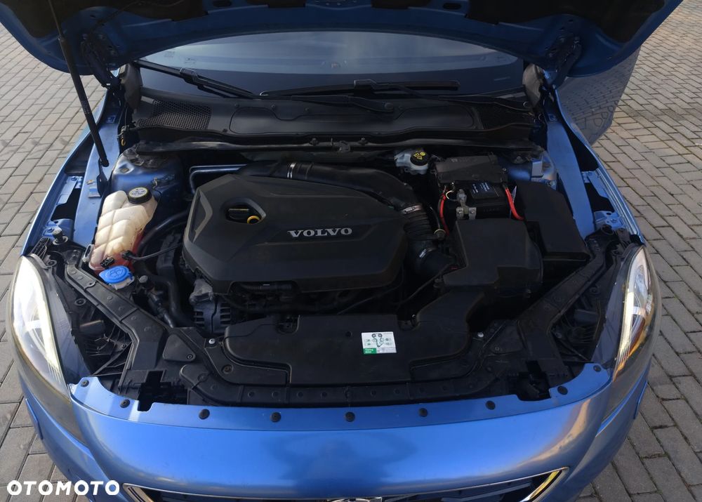 Volvo V40 T2 Momentum - 17