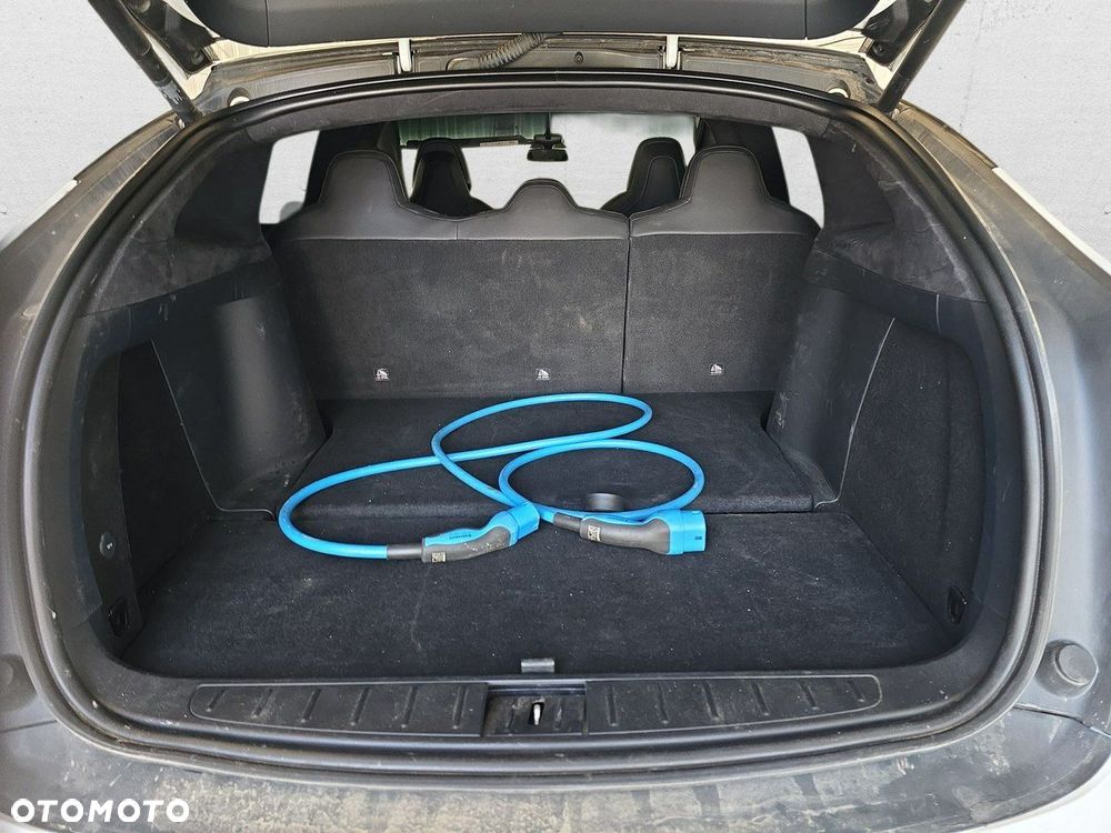 Tesla Model X - 13