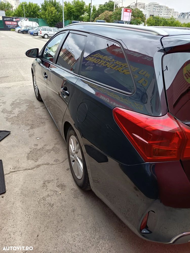 Toyota Auris 1.8 L VVT-i Luna - 4