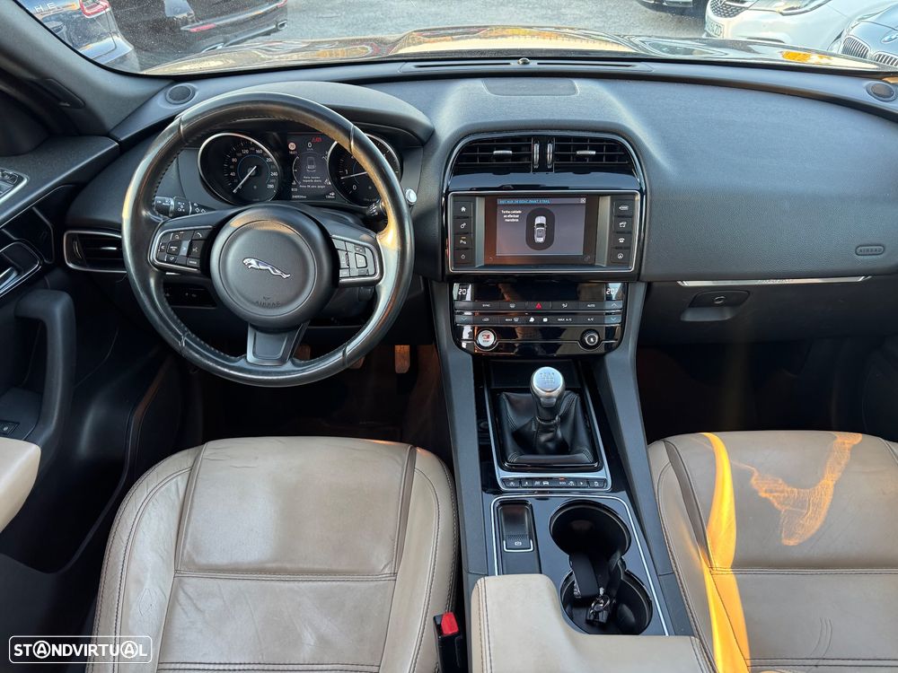 Jaguar F-Pace 2.0 i4D Prestige AWD - 15