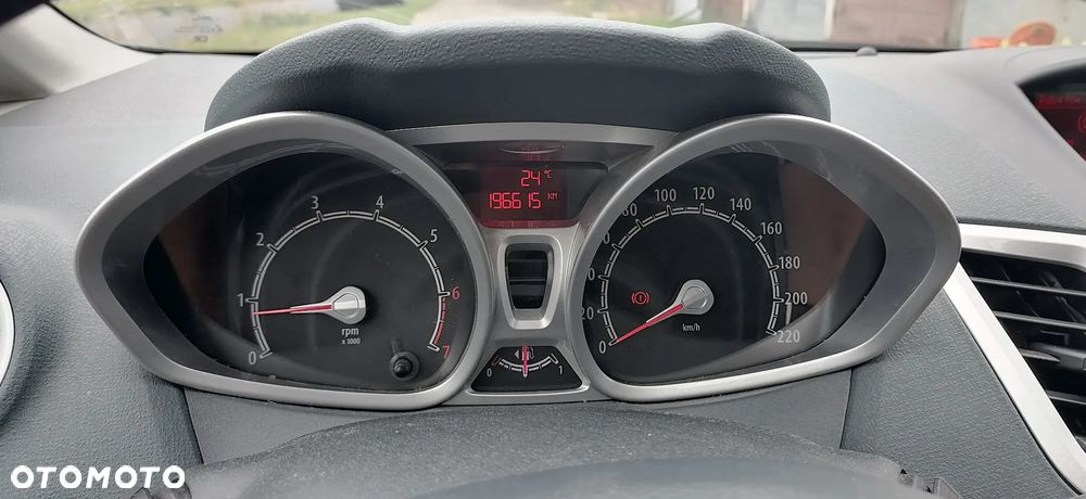 Ford Fiesta 1.25 Ambiente EU5 - 13