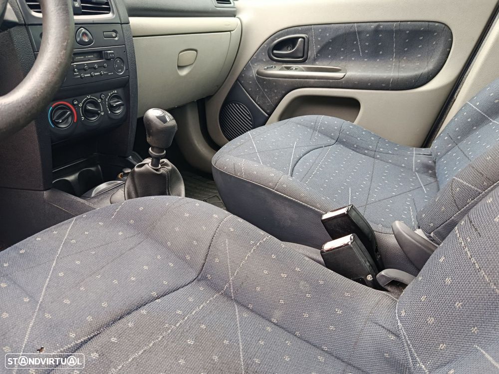 Renault Clio 1.5 dCi Expression - 23