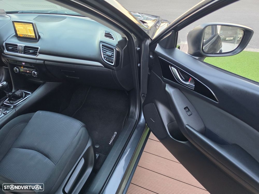 Mazda 3 Hatchback 1.5 Sky-D Excellence Navi - 28