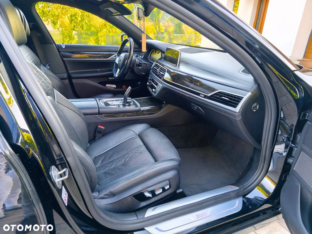 BMW Seria 7 750Li xDrive - 28