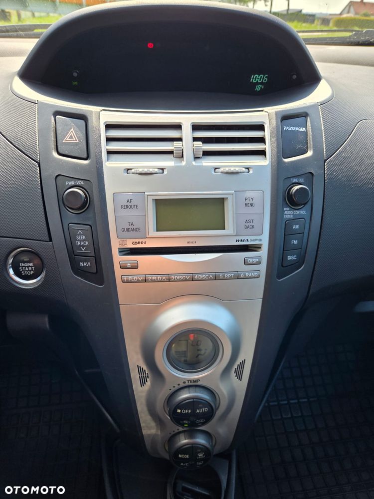 Toyota Yaris 1.3 Sol - 12