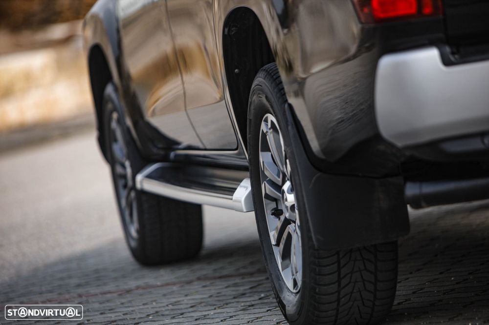 Mitsubishi L200 Pick Up 4x4 S&S Auto Cabine Dupla Select - 17