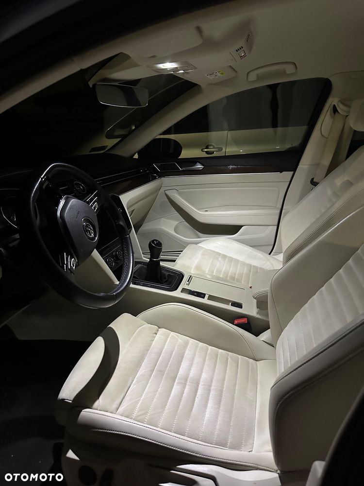 Volkswagen Passat 2.0 TDI SCR Highline - 10