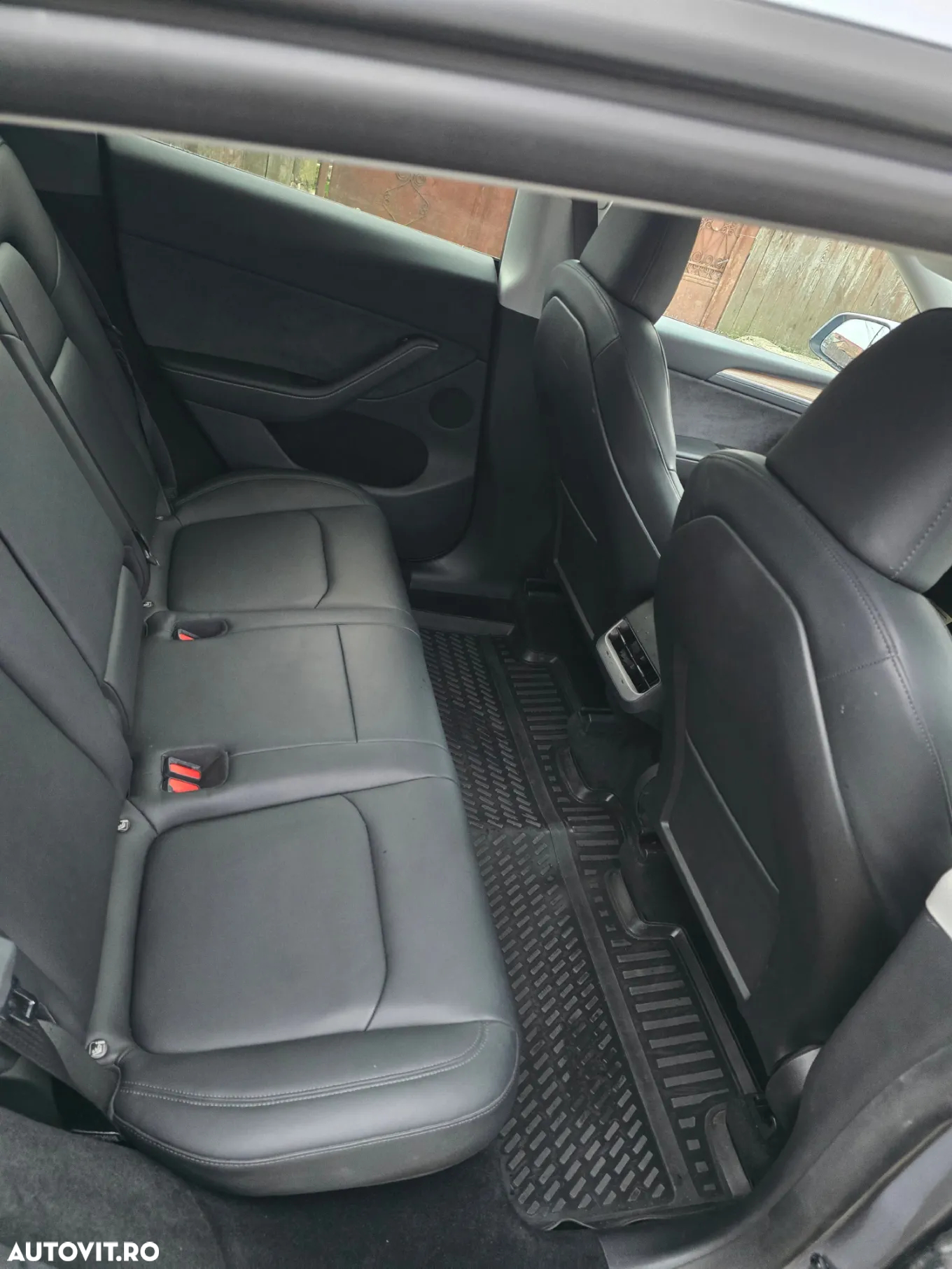 Tesla Model Y Long Range Dual Motor AWD - 11