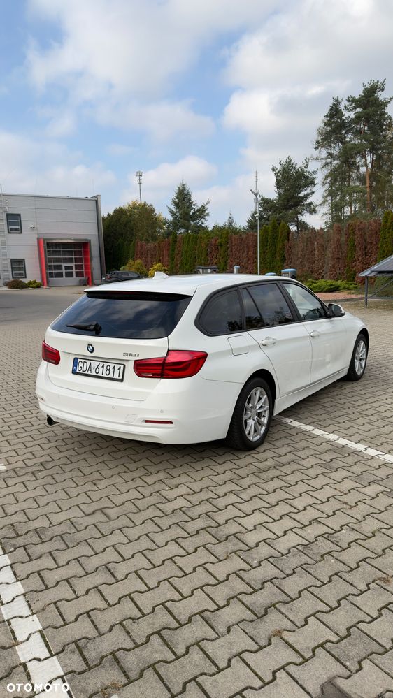 BMW 318I Touring 2017 photo 4