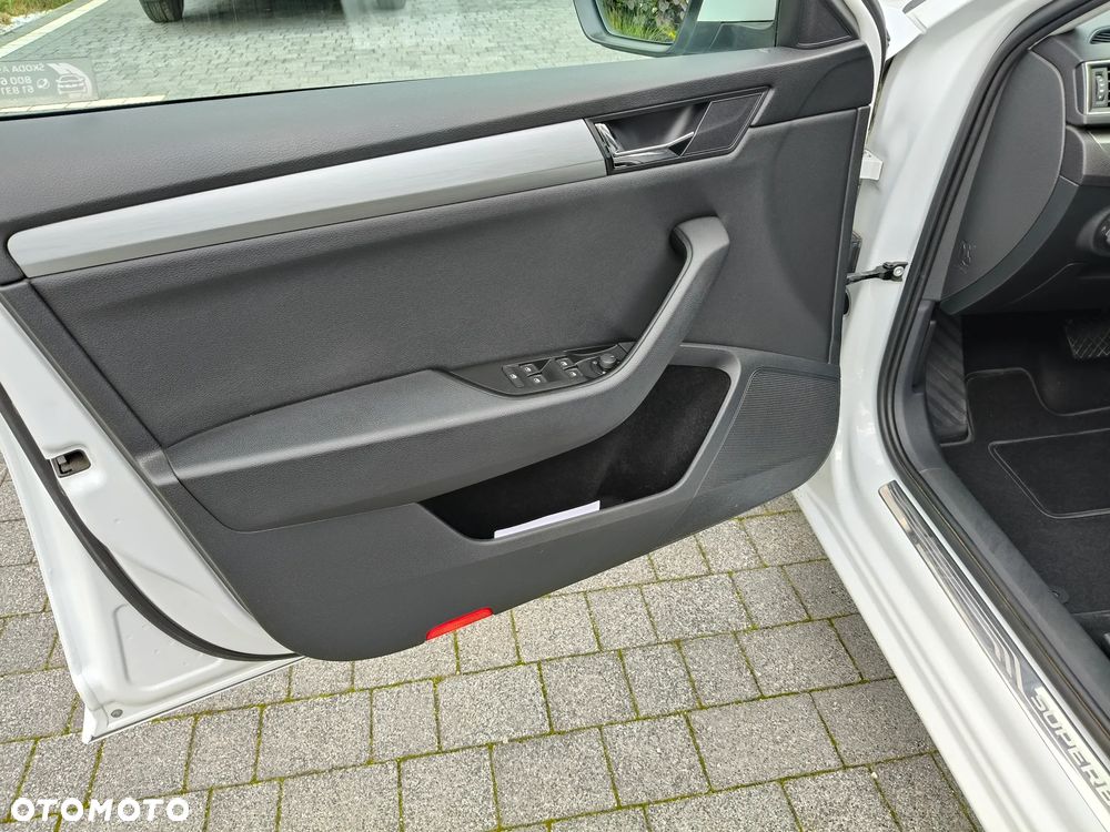 Skoda Superb 2.0 TDI Ambition DSG - 19