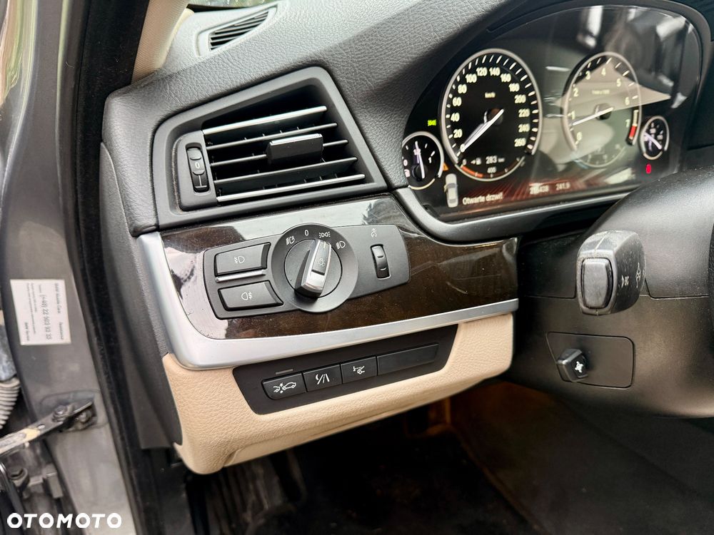 BMW Seria 5 535i xDrive Luxury Line - 30