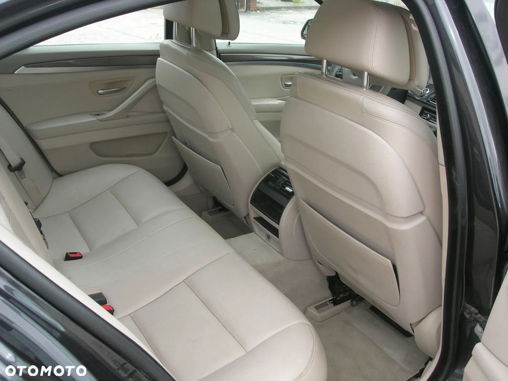 BMW Seria 5 525d xDrive Sport-Aut Luxury Line - 19