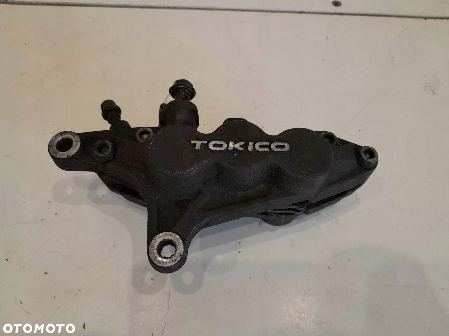 ZACISK HAMULCOWY LEWY PRZÓD TOKICO SUZUKI TL1000R - 2