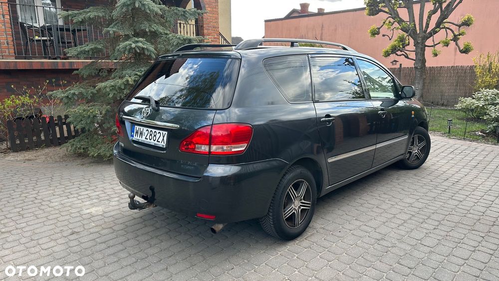 Toyota Avensis Verso - 6