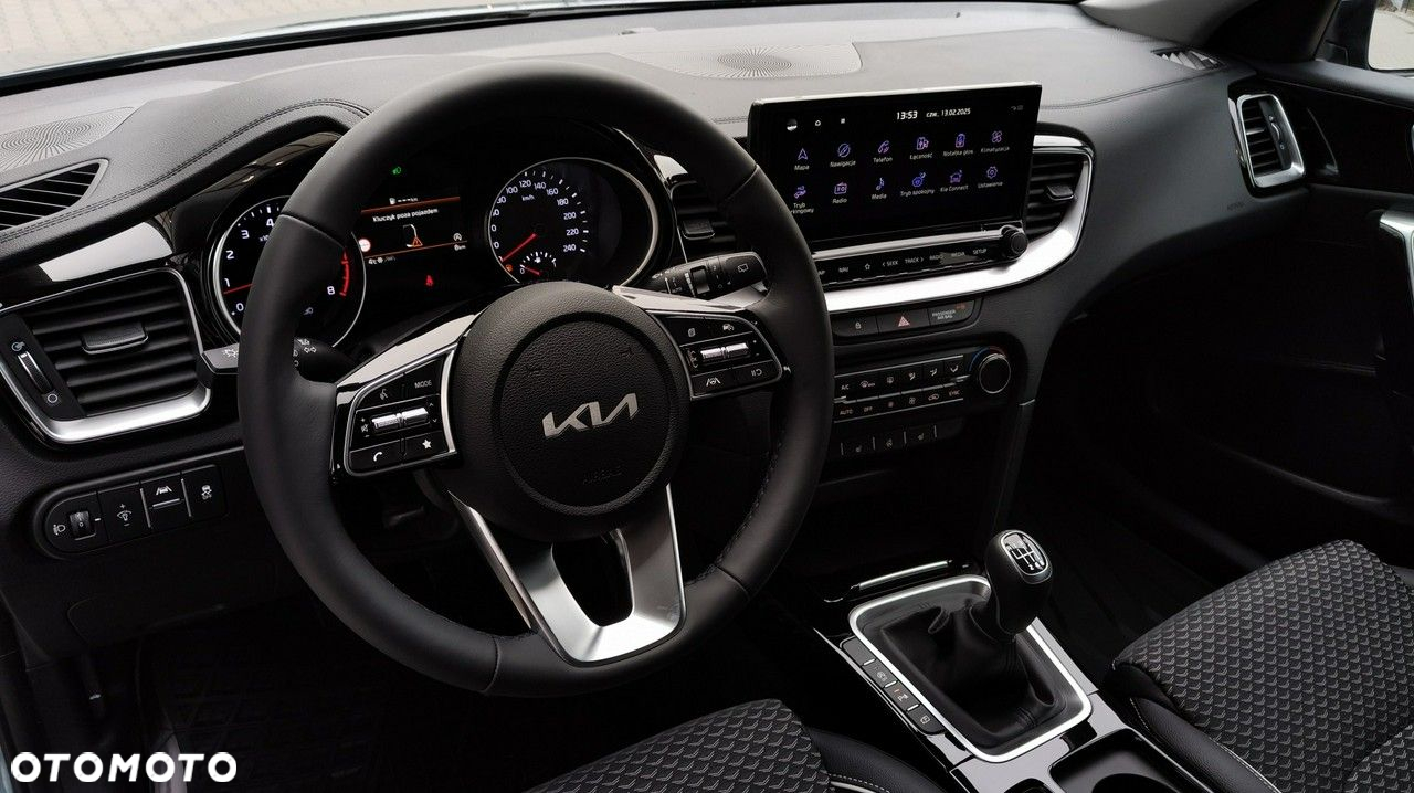 Kia Ceed - 11