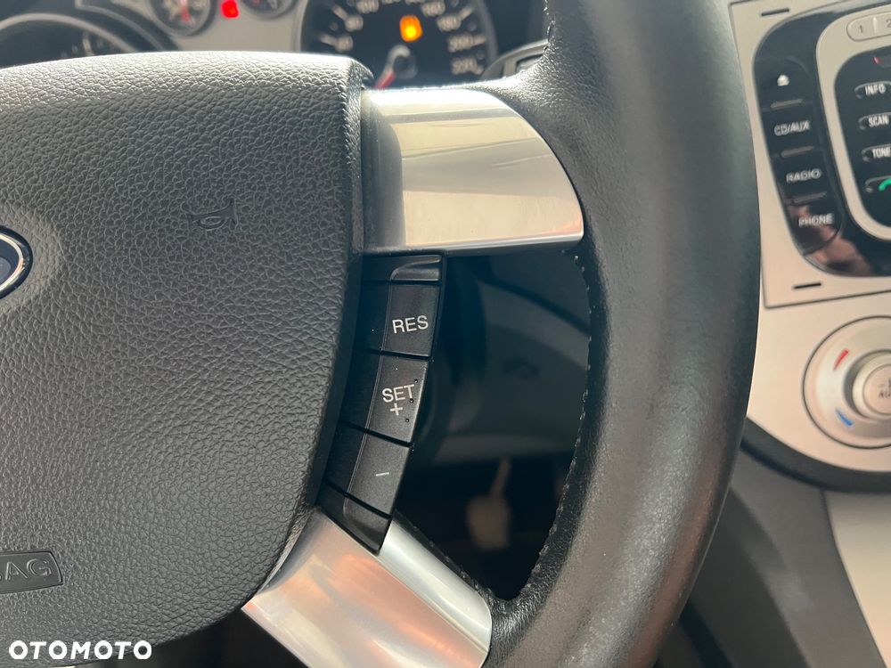 Ford Kuga - 29