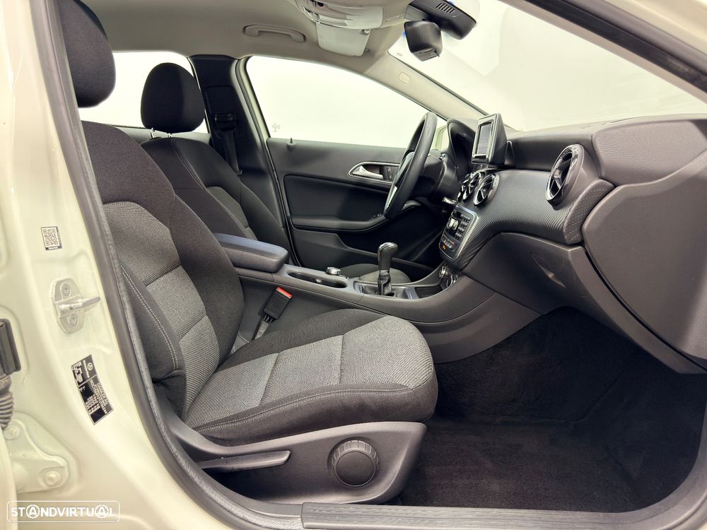 Mercedes-Benz GLA 180 d Style - 16