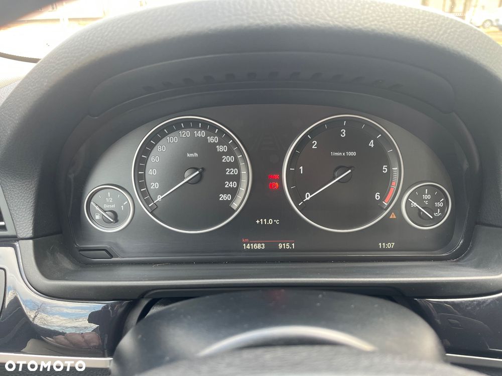 BMW Seria 5 518d - 23