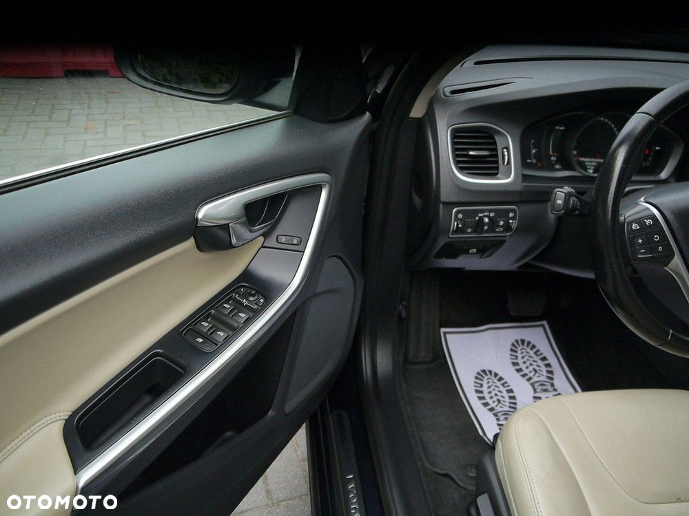 Volvo V60 D2 Drive-E Momentum - 33