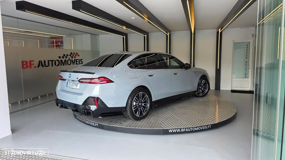 BMW 530 e Pack Desportivo M - 8